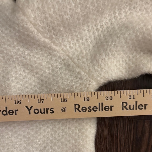 NWT Abercrombie Cream Sweater - Picture 4 of 6
